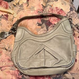 Elegant Sage Green Leather Shoulder Bag